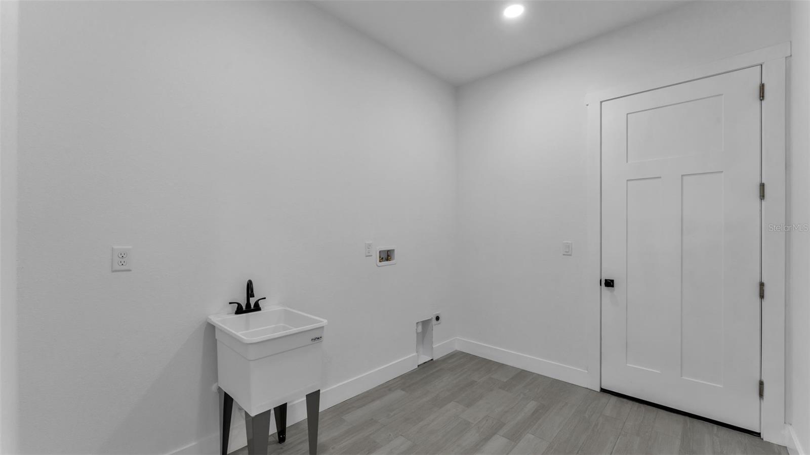 Image 32 of 44 For 104 Thrasher Road