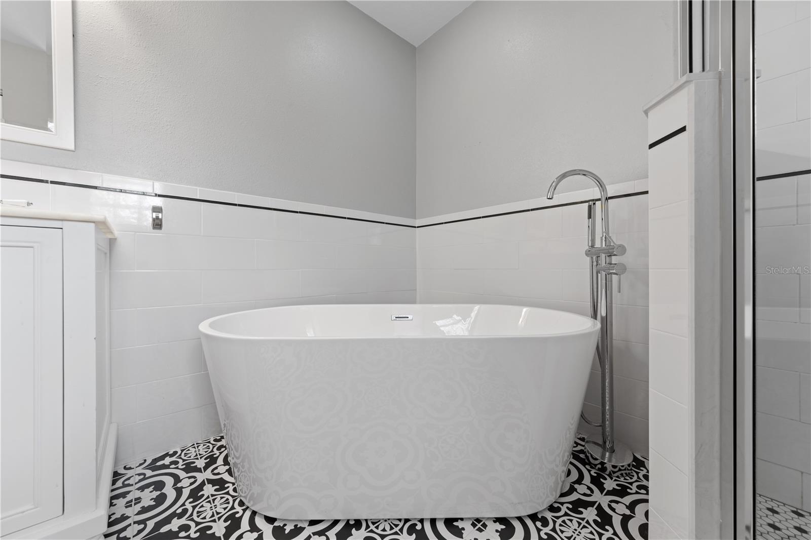 Image 32 of 74 For 121 Arrowhead Lane