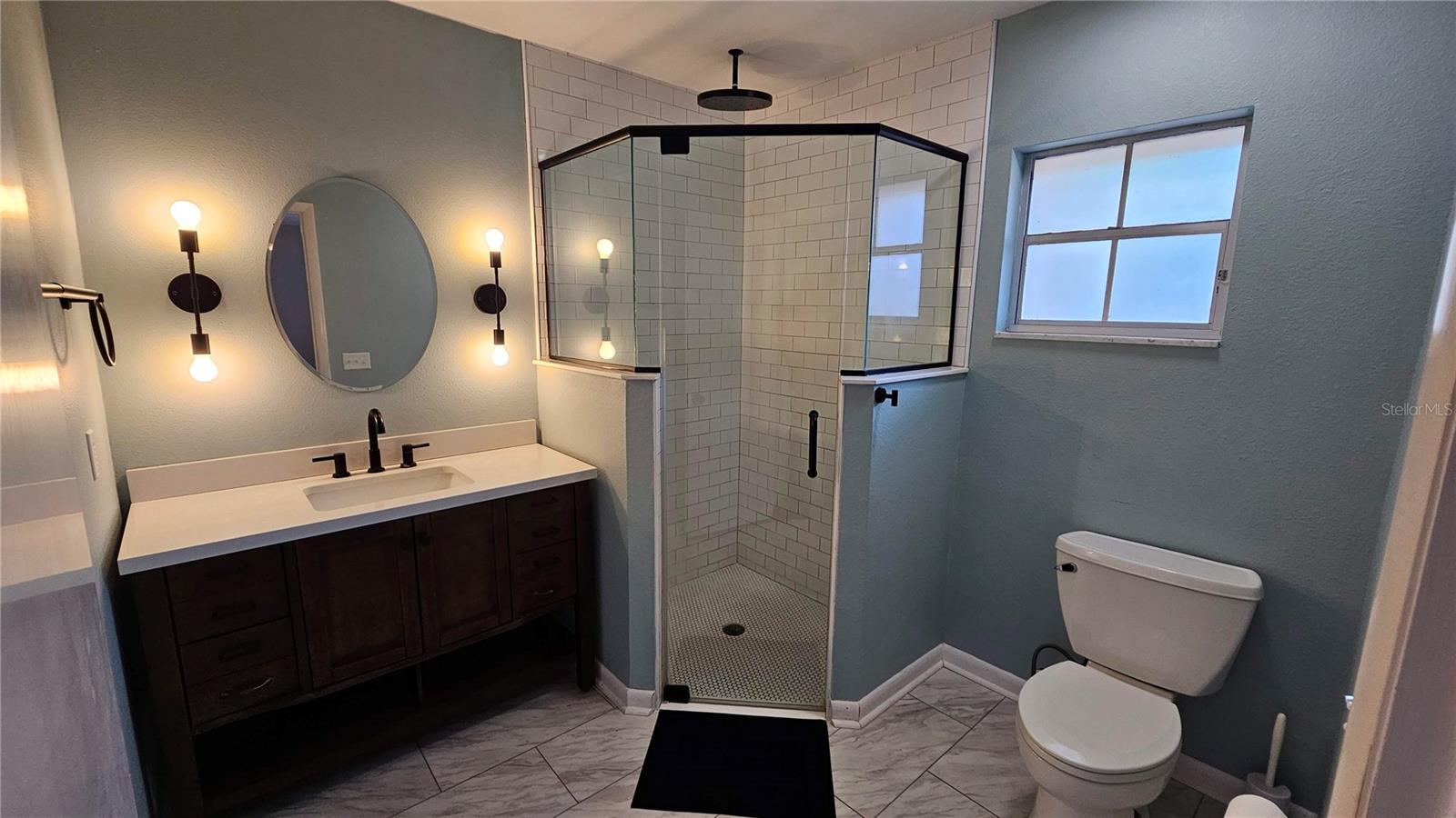 Image 17 of 30 For 184 Lake Otis Road