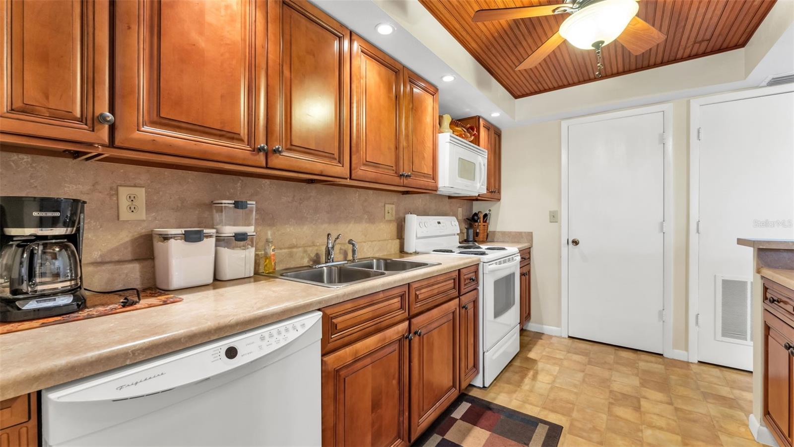 Image 15 of 34 For 1130 Lake Parker Avenue C321