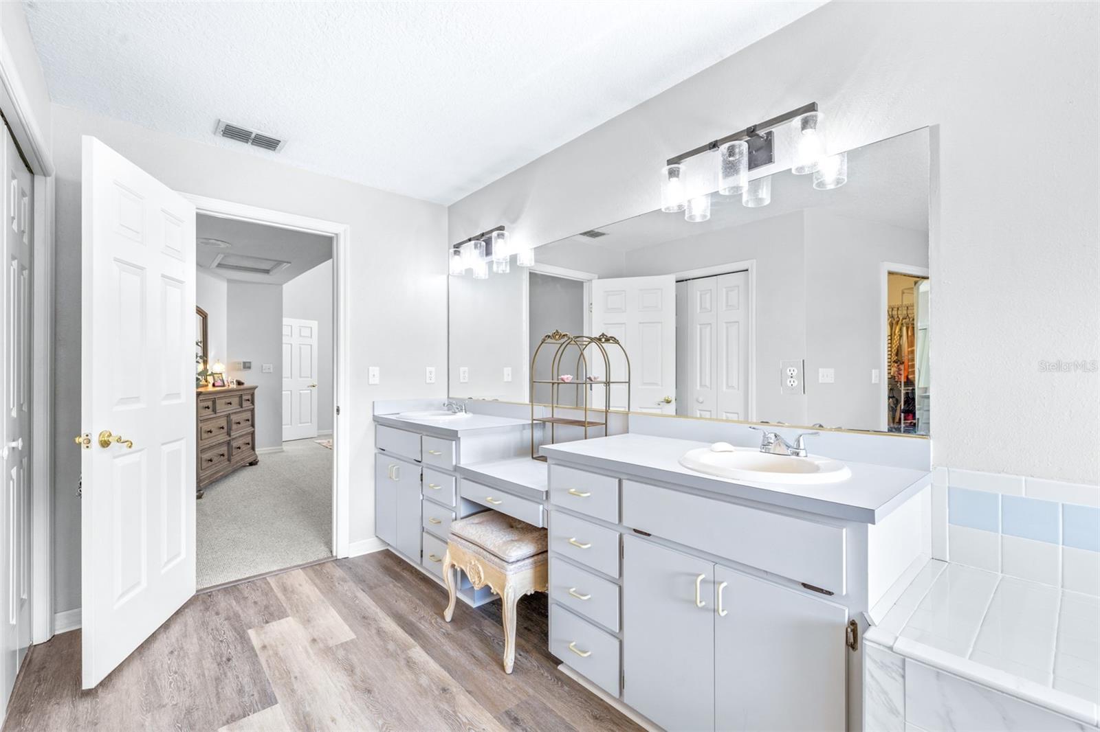 Image 35 of 62 For 2134 Kirkland Lake Drive