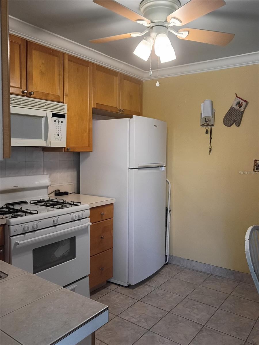 Image 11 of 27 For 140 8th Eloise Street