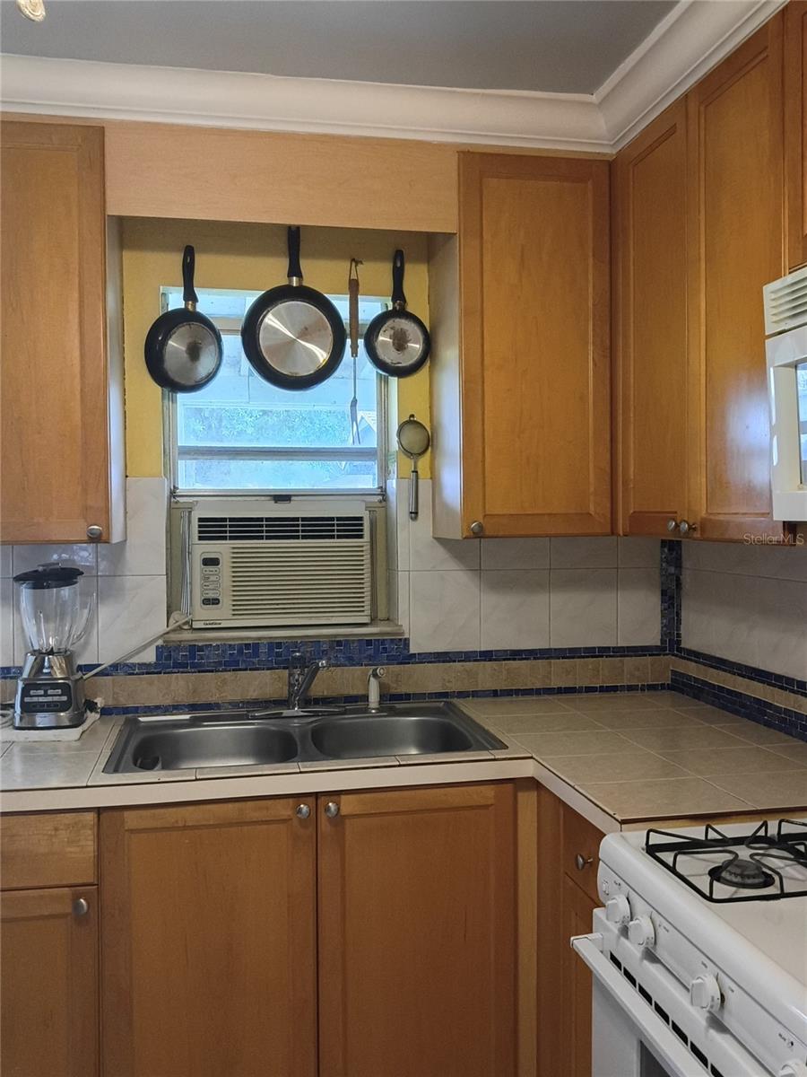 Image 13 of 27 For 140 8th Eloise Street