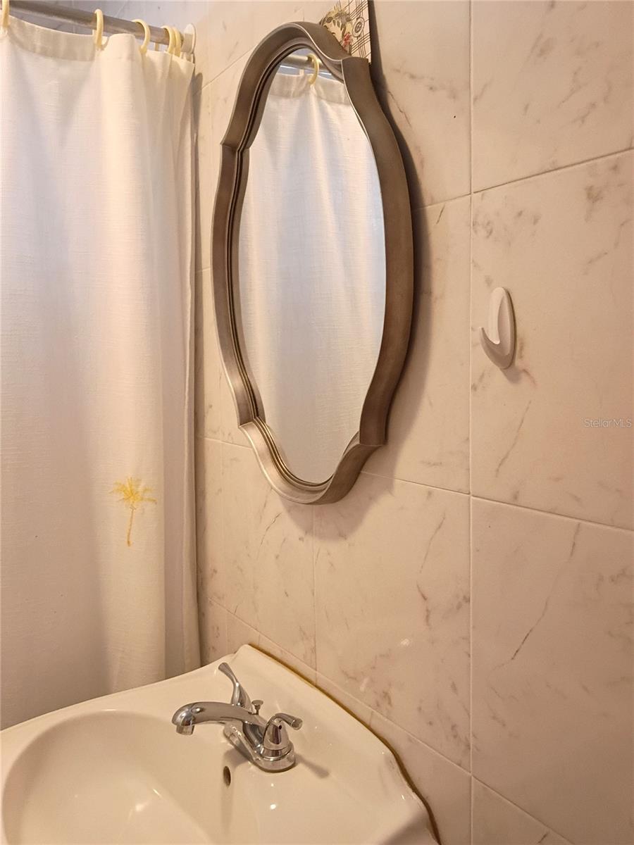 Image 16 of 27 For 140 8th Eloise Street