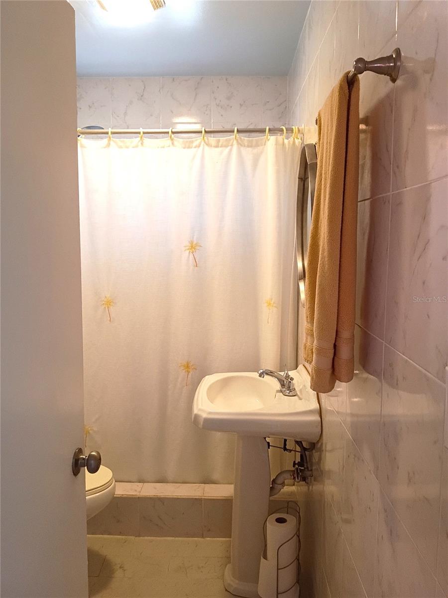 Image 17 of 27 For 140 8th Eloise Street