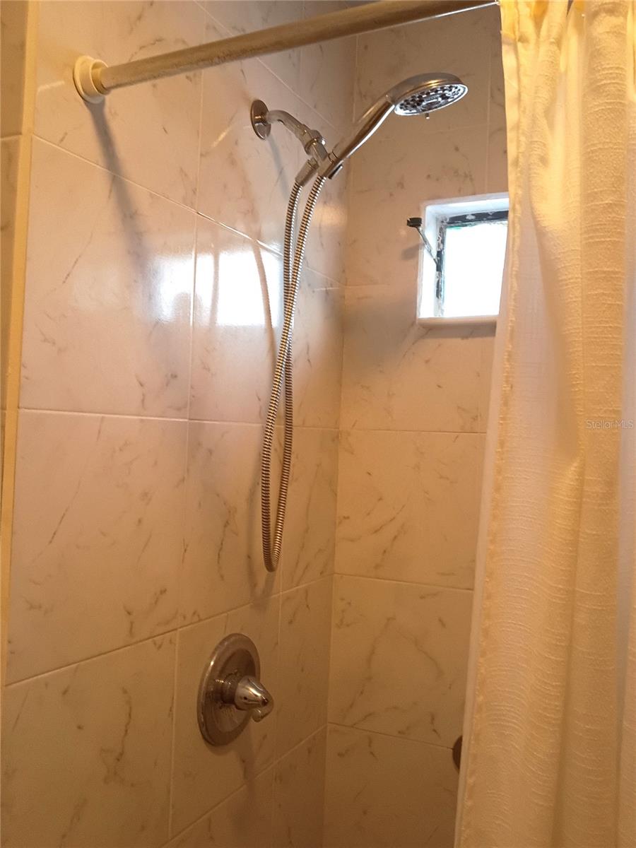 Image 19 of 27 For 140 8th Eloise Street