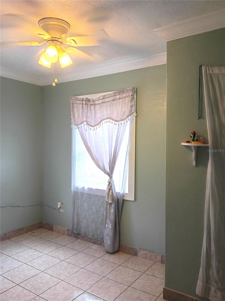 Image 21 of 27 For 140 8th Eloise Street