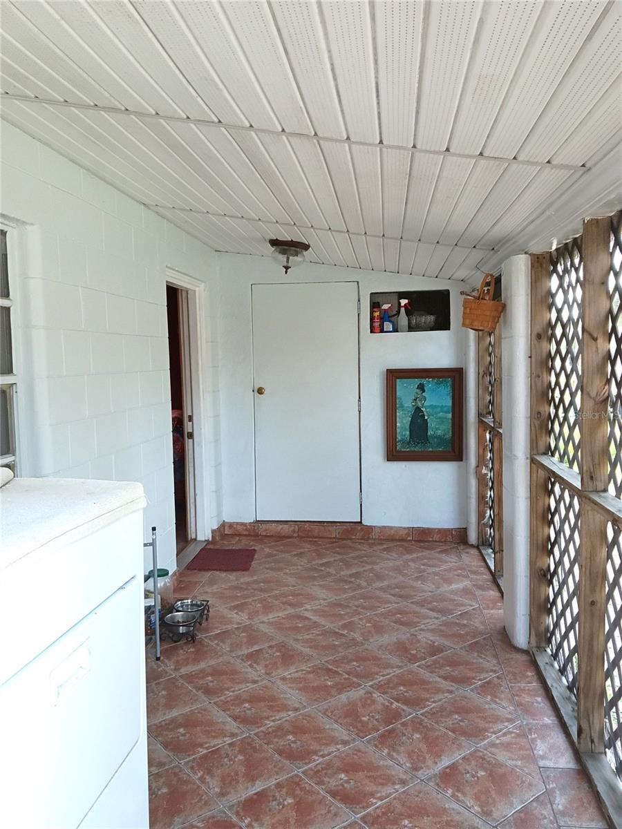 Image 22 of 27 For 140 8th Eloise Street