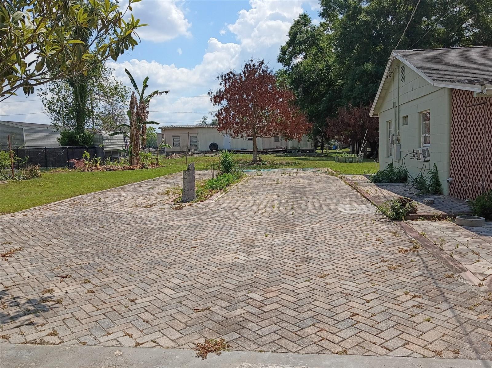 Image 24 of 27 For 140 8th Eloise Street