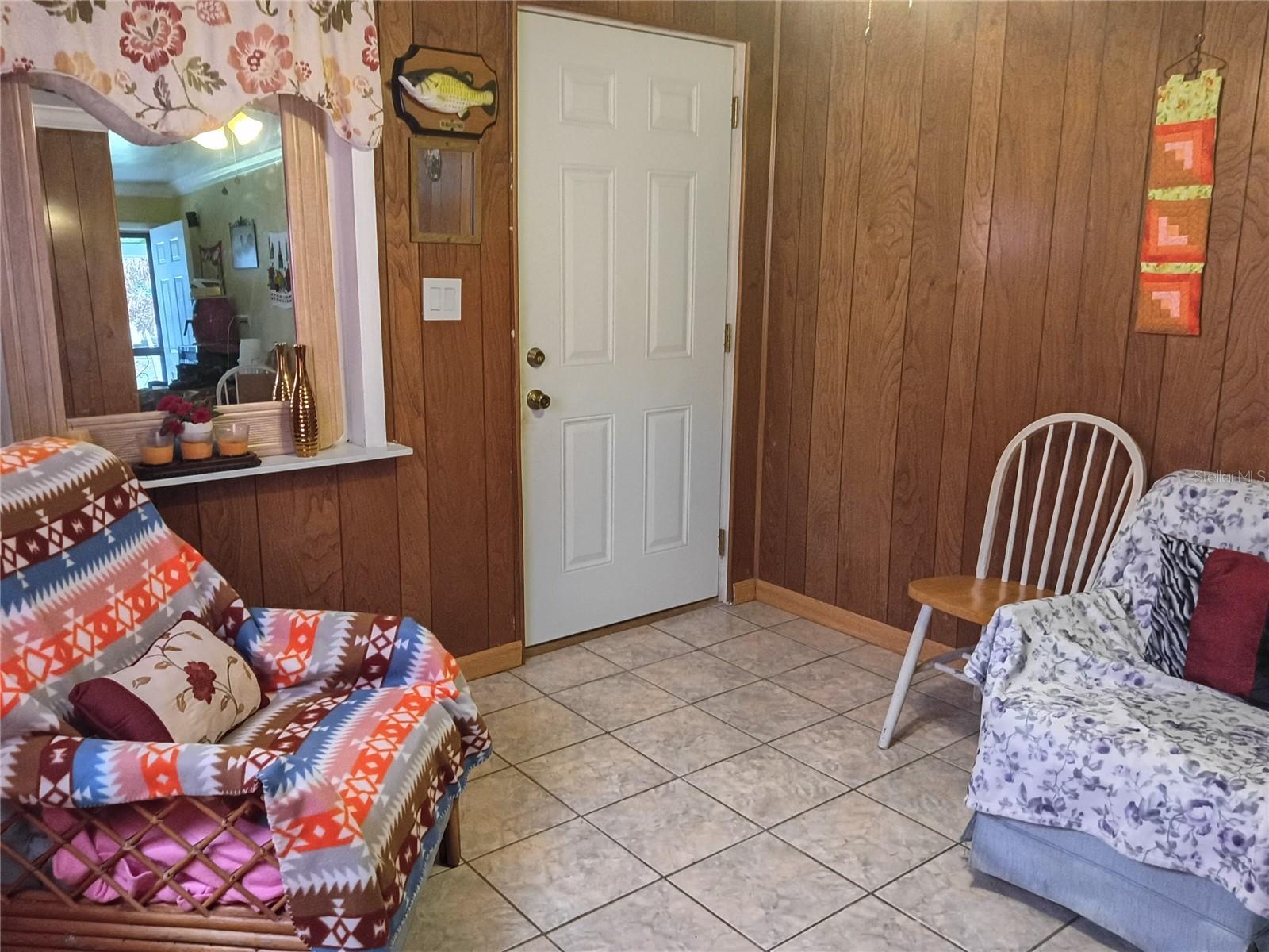 Image 3 of 27 For 140 8th Eloise Street