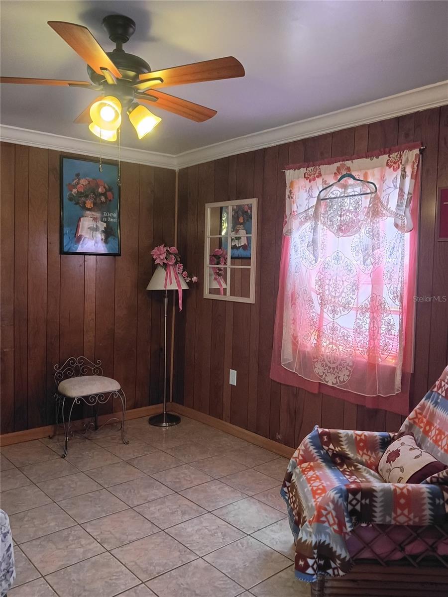 Image 6 of 27 For 140 8th Eloise Street