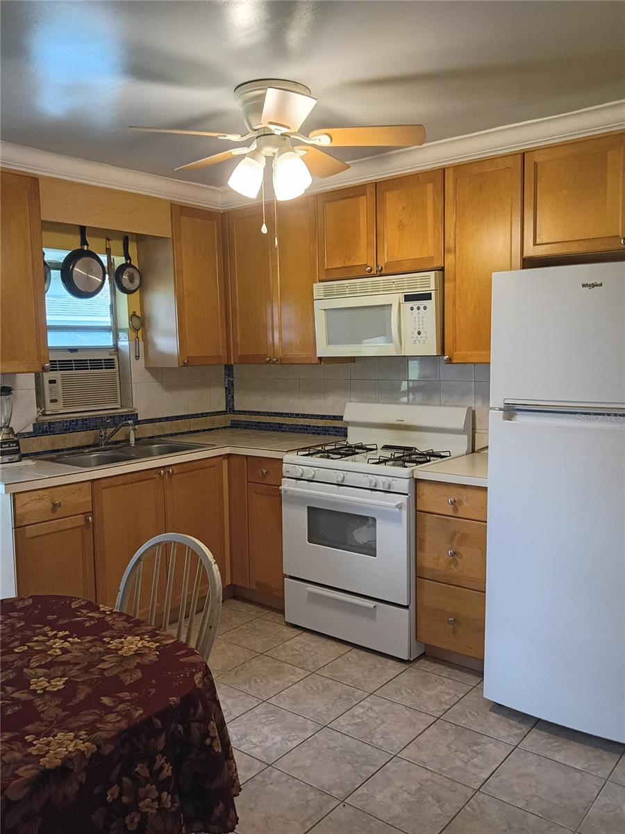 Image 9 of 27 For 140 8th Eloise Street