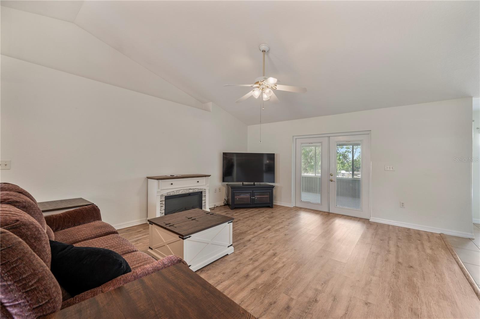 Image 10 of 50 For 5711 Manchester Drive E