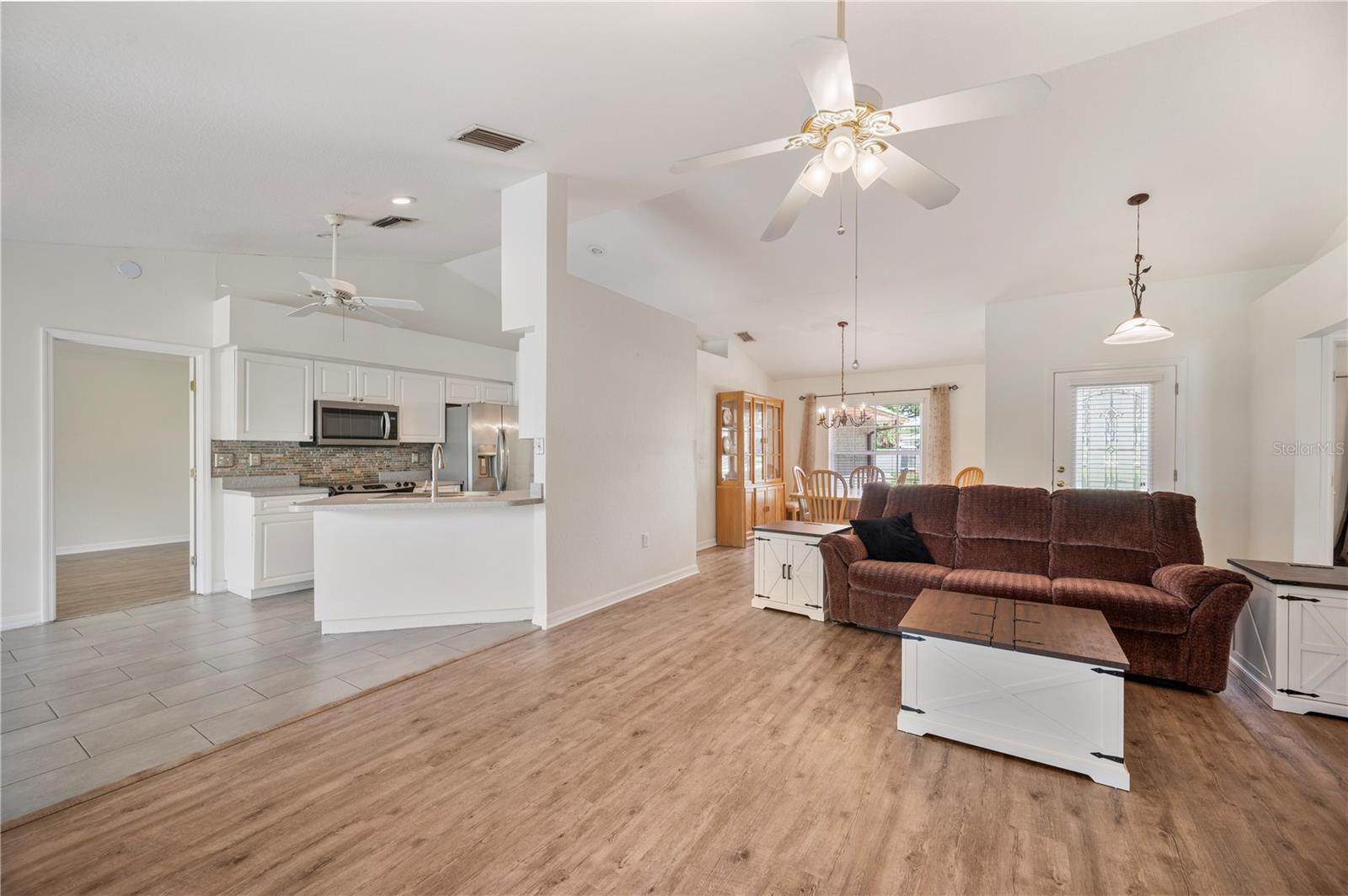 Image 11 of 50 For 5711 Manchester Drive E