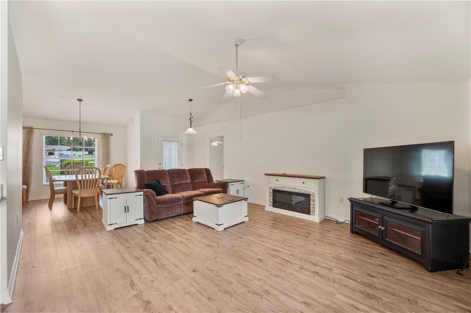 Image 12 of 50 For 5711 Manchester Drive E