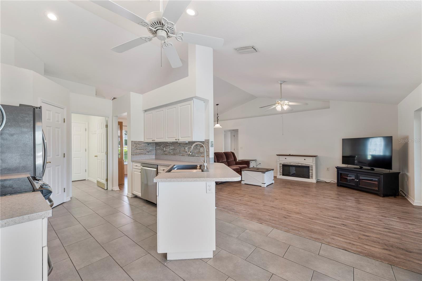 Image 14 of 50 For 5711 Manchester Drive E