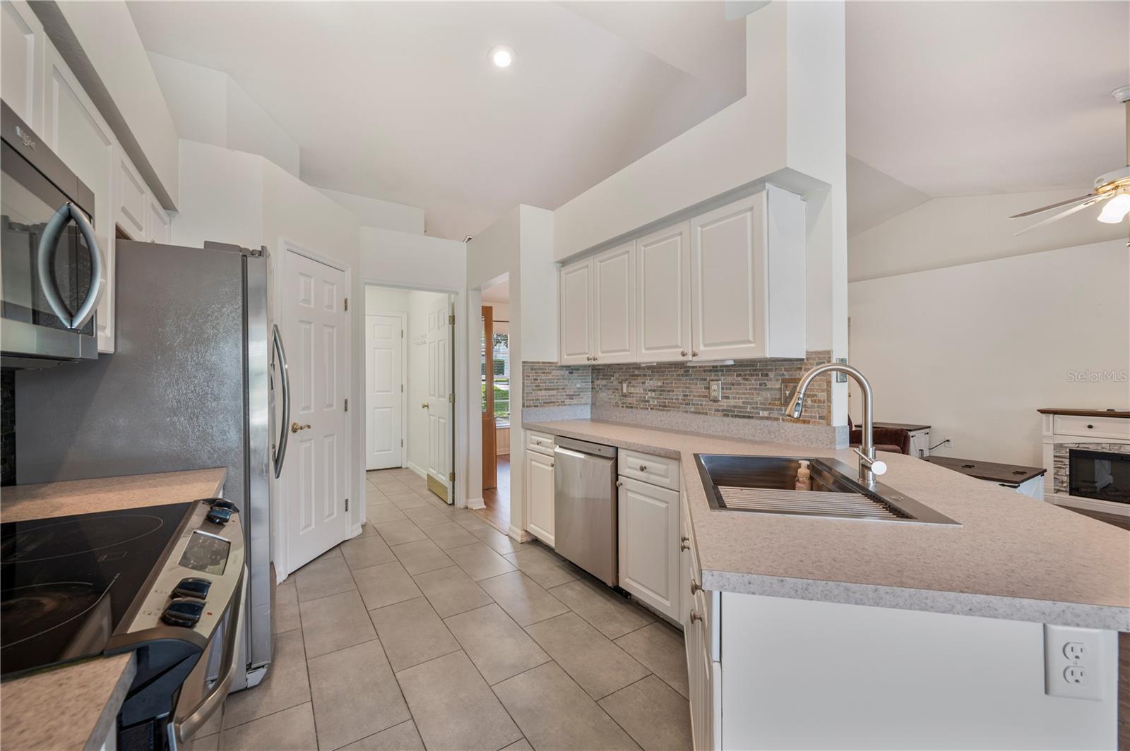 Image 16 of 50 For 5711 Manchester Drive E