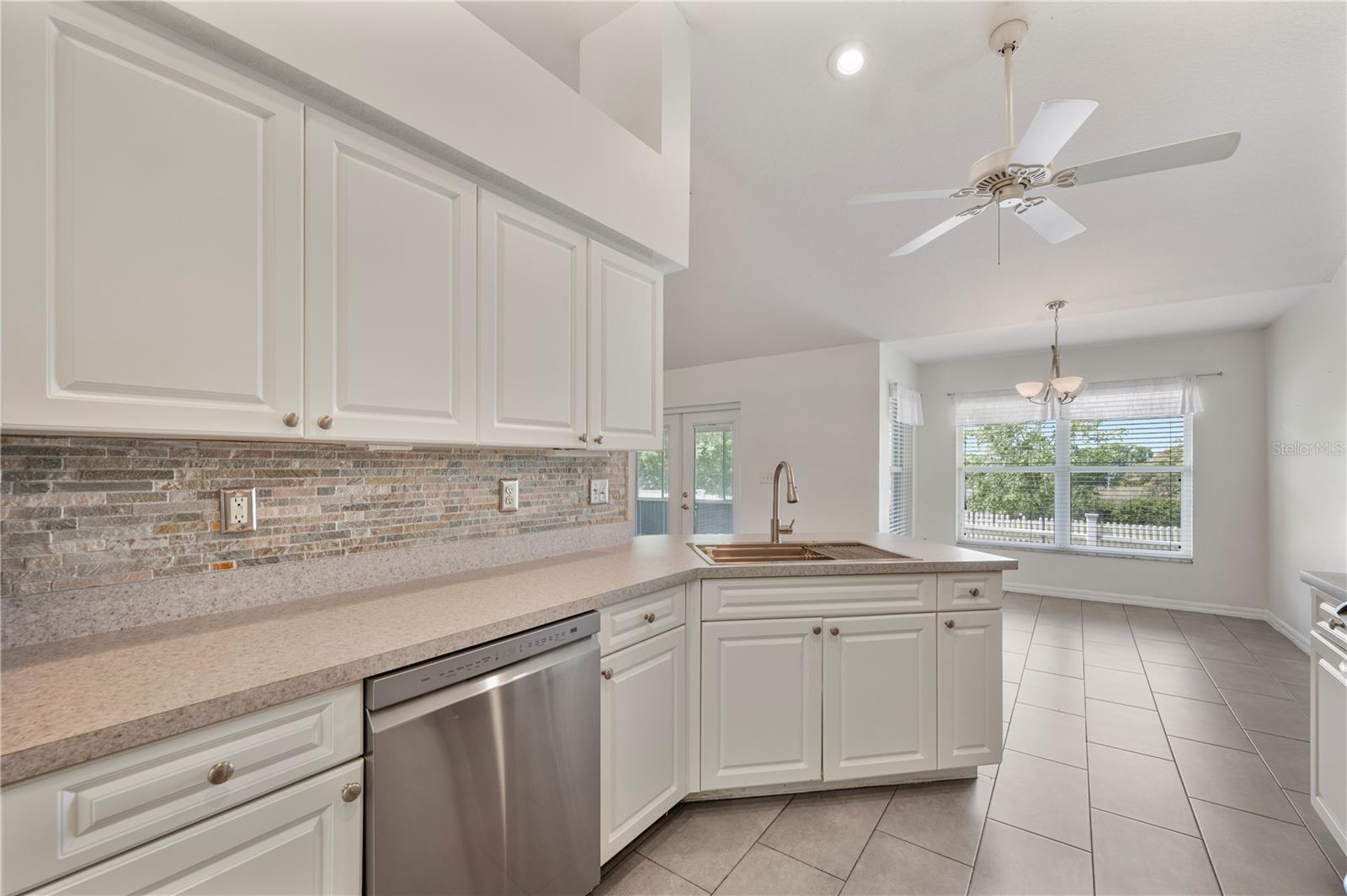 Image 18 of 50 For 5711 Manchester Drive E