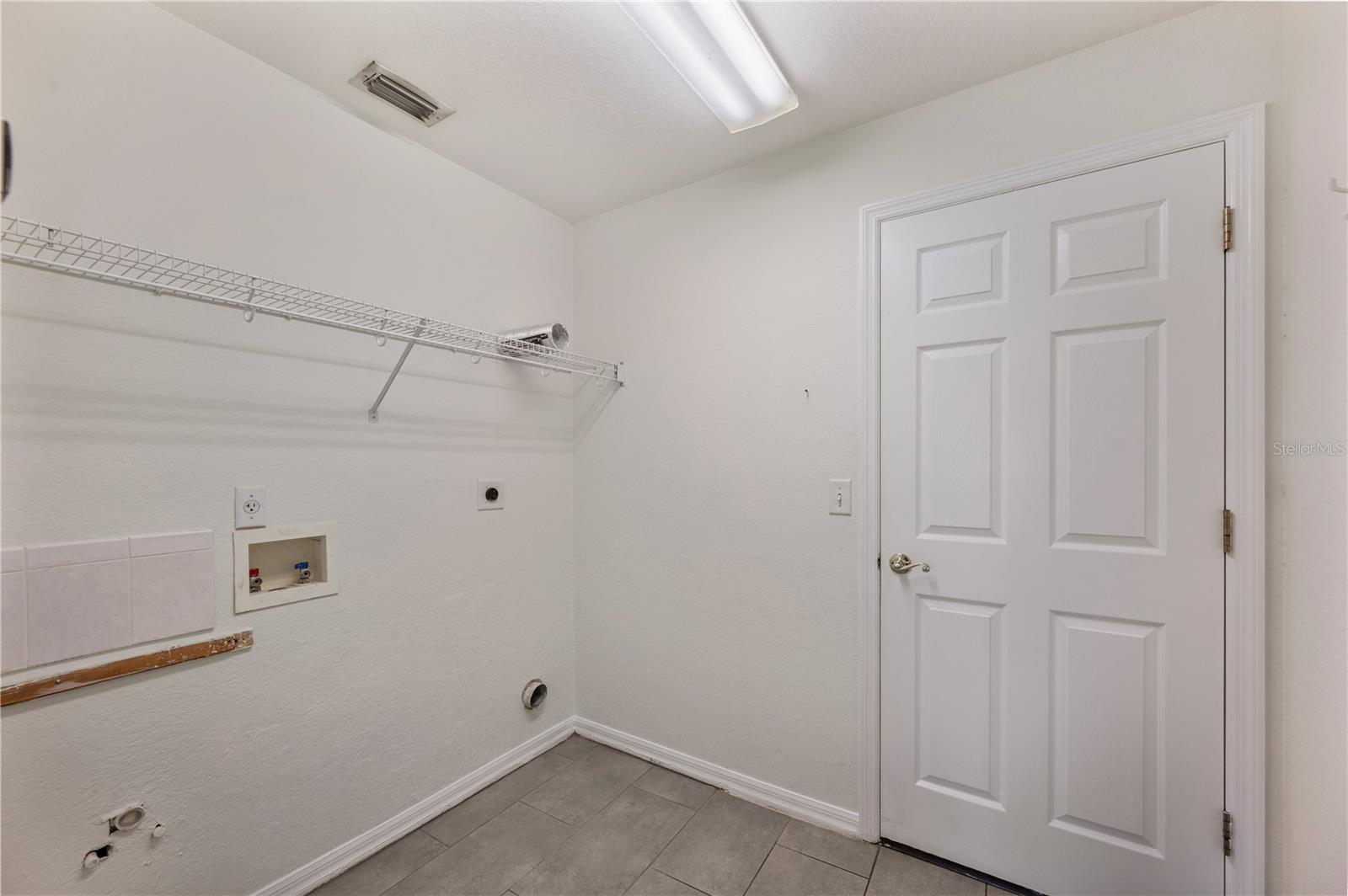 Image 19 of 50 For 5711 Manchester Drive E