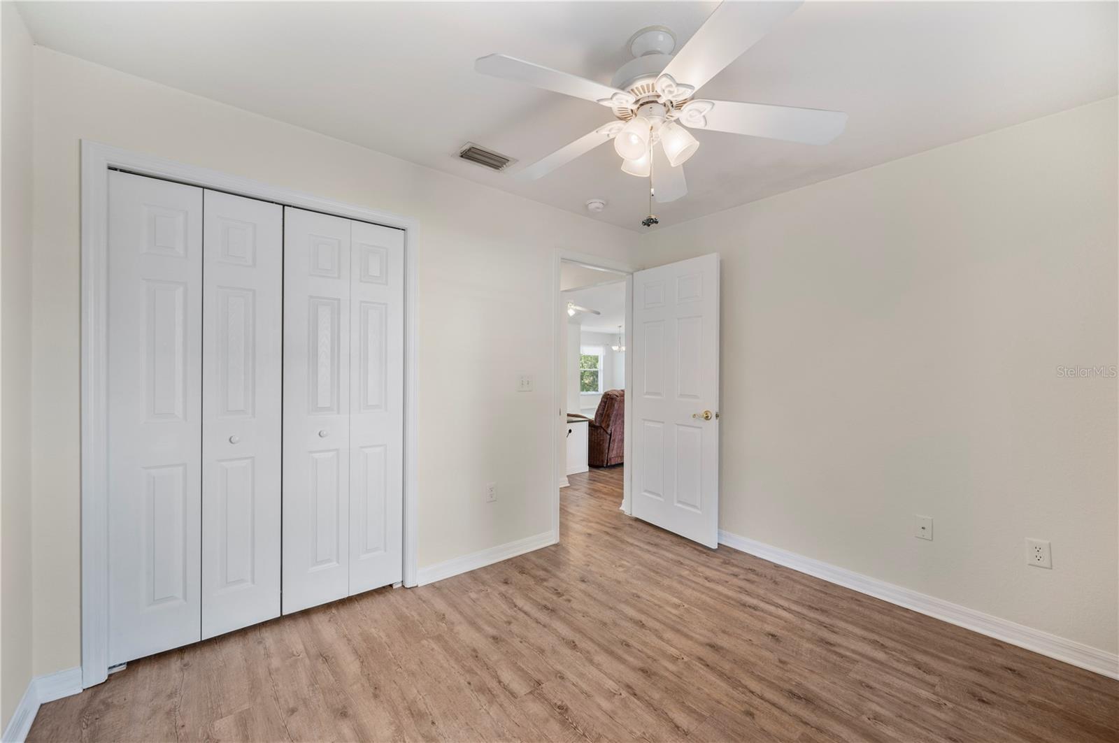 Image 21 of 50 For 5711 Manchester Drive E