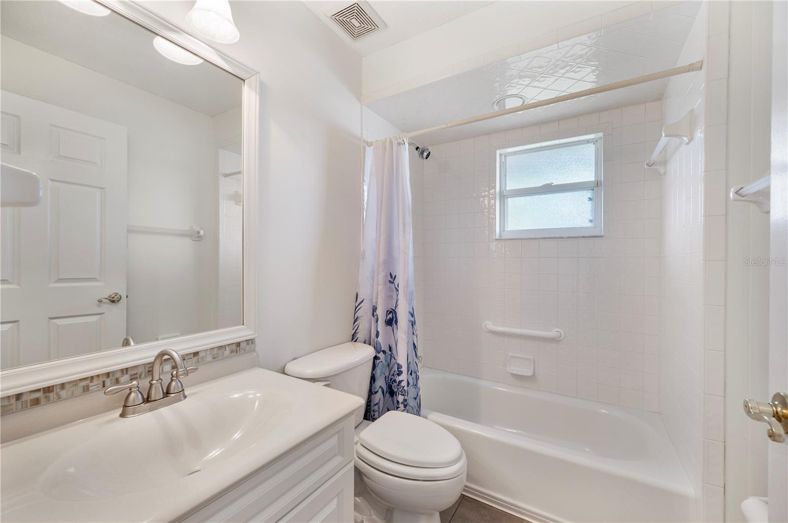 Image 22 of 50 For 5711 Manchester Drive E