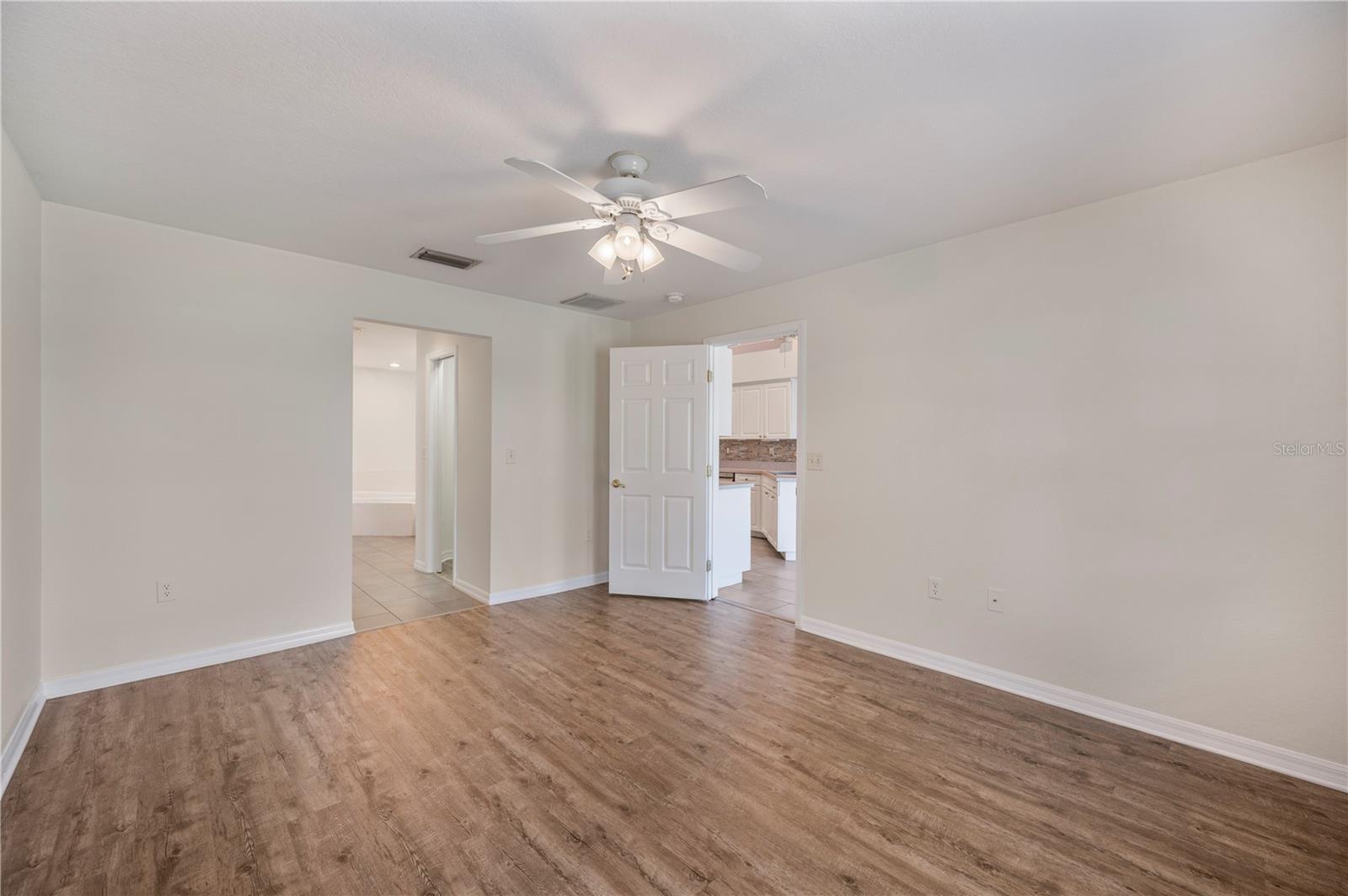 Image 26 of 50 For 5711 Manchester Drive E