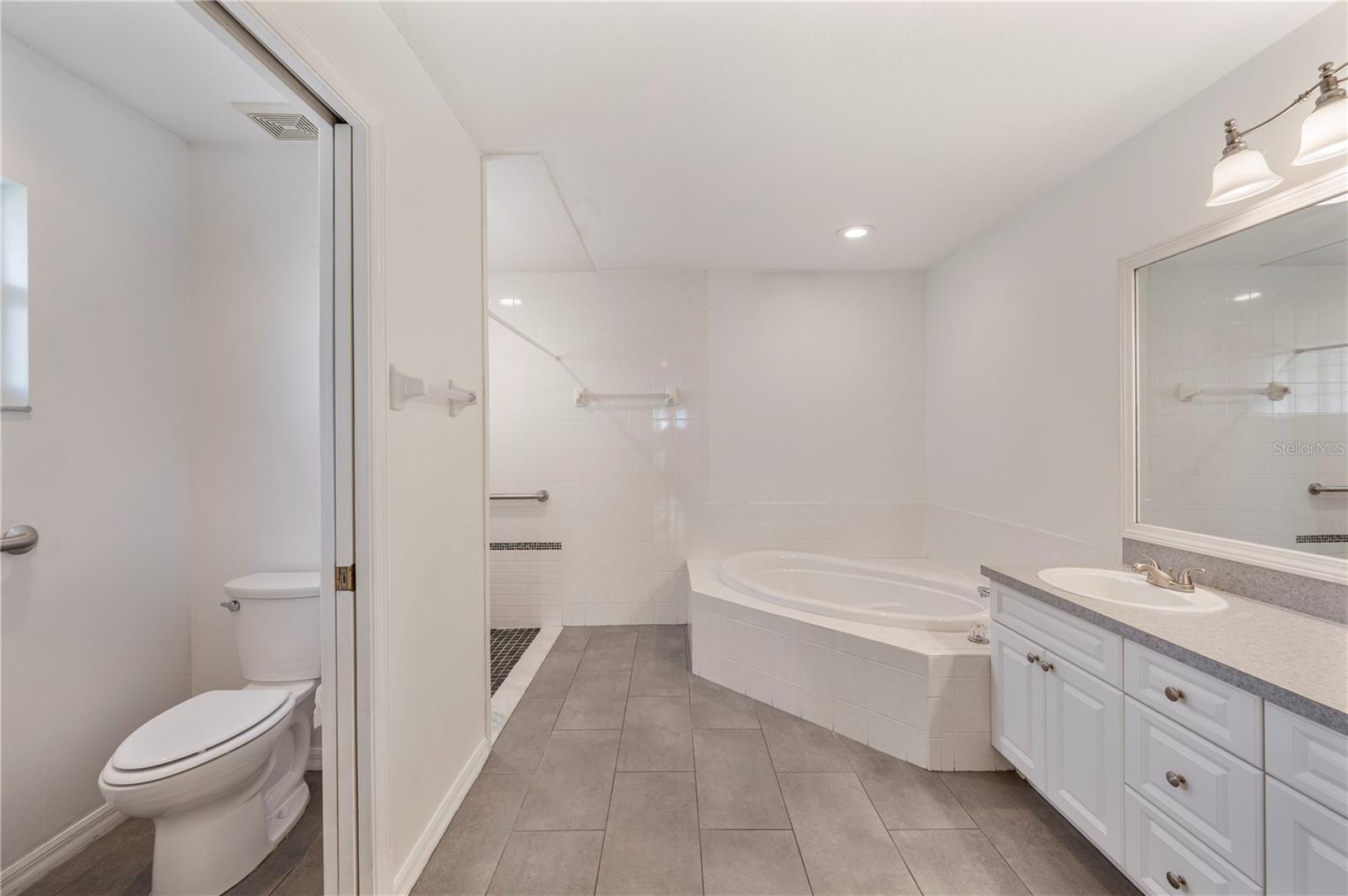 Image 27 of 50 For 5711 Manchester Drive E