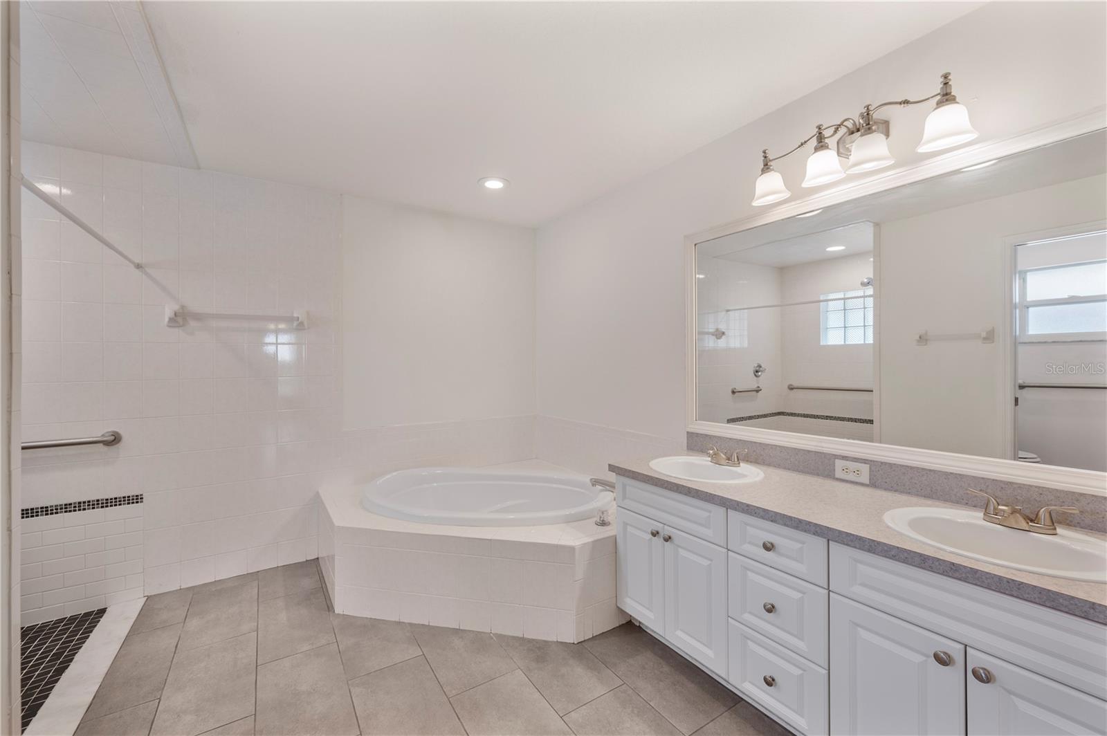 Image 28 of 50 For 5711 Manchester Drive E