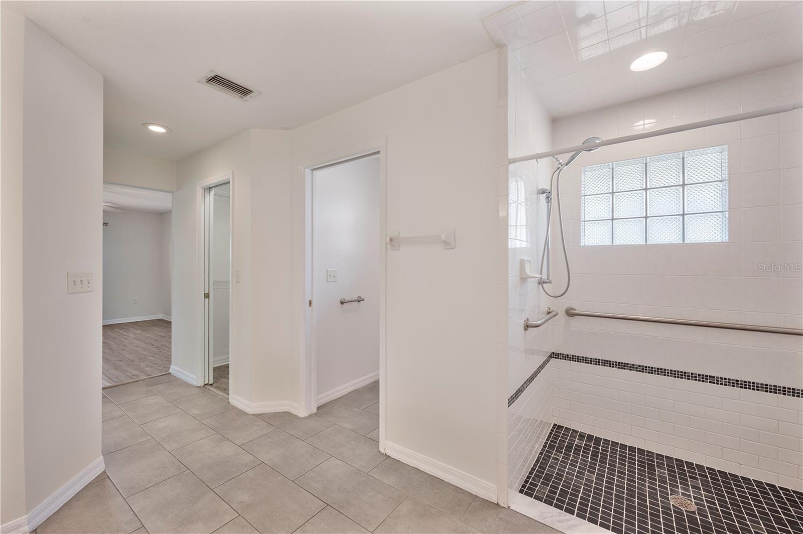 Image 30 of 50 For 5711 Manchester Drive E