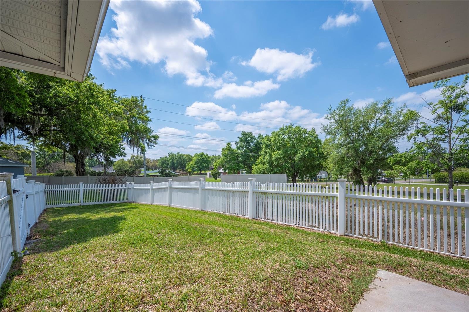 Image 33 of 50 For 5711 Manchester Drive E