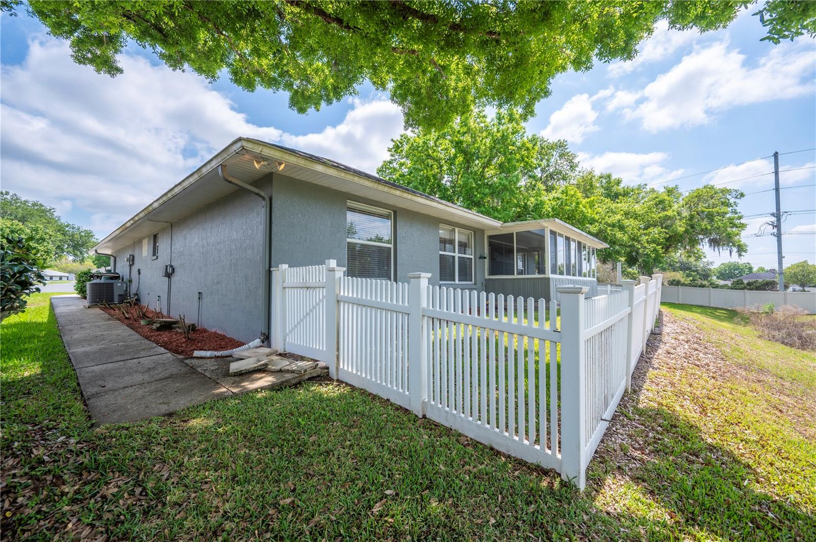 Image 36 of 50 For 5711 Manchester Drive E