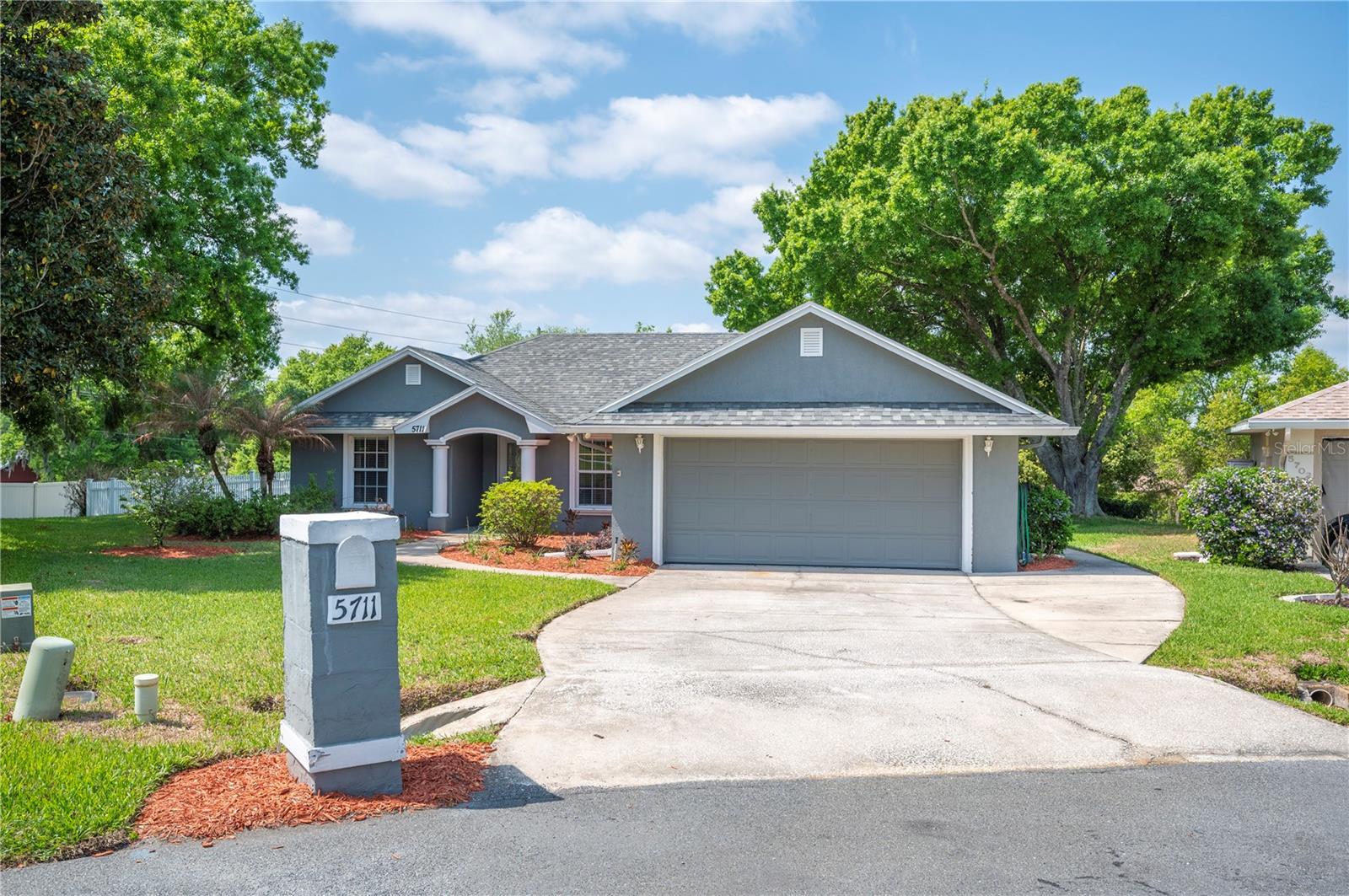 Image 4 of 50 For 5711 Manchester Drive E