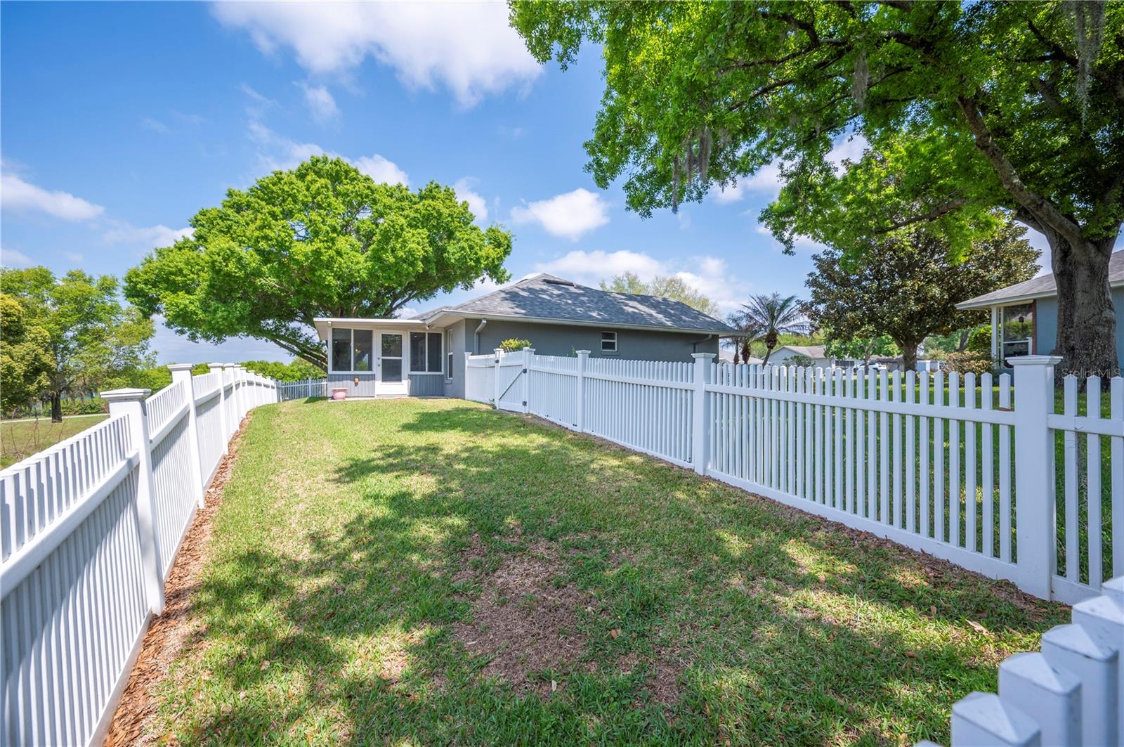 Image 7 of 50 For 5711 Manchester Drive E