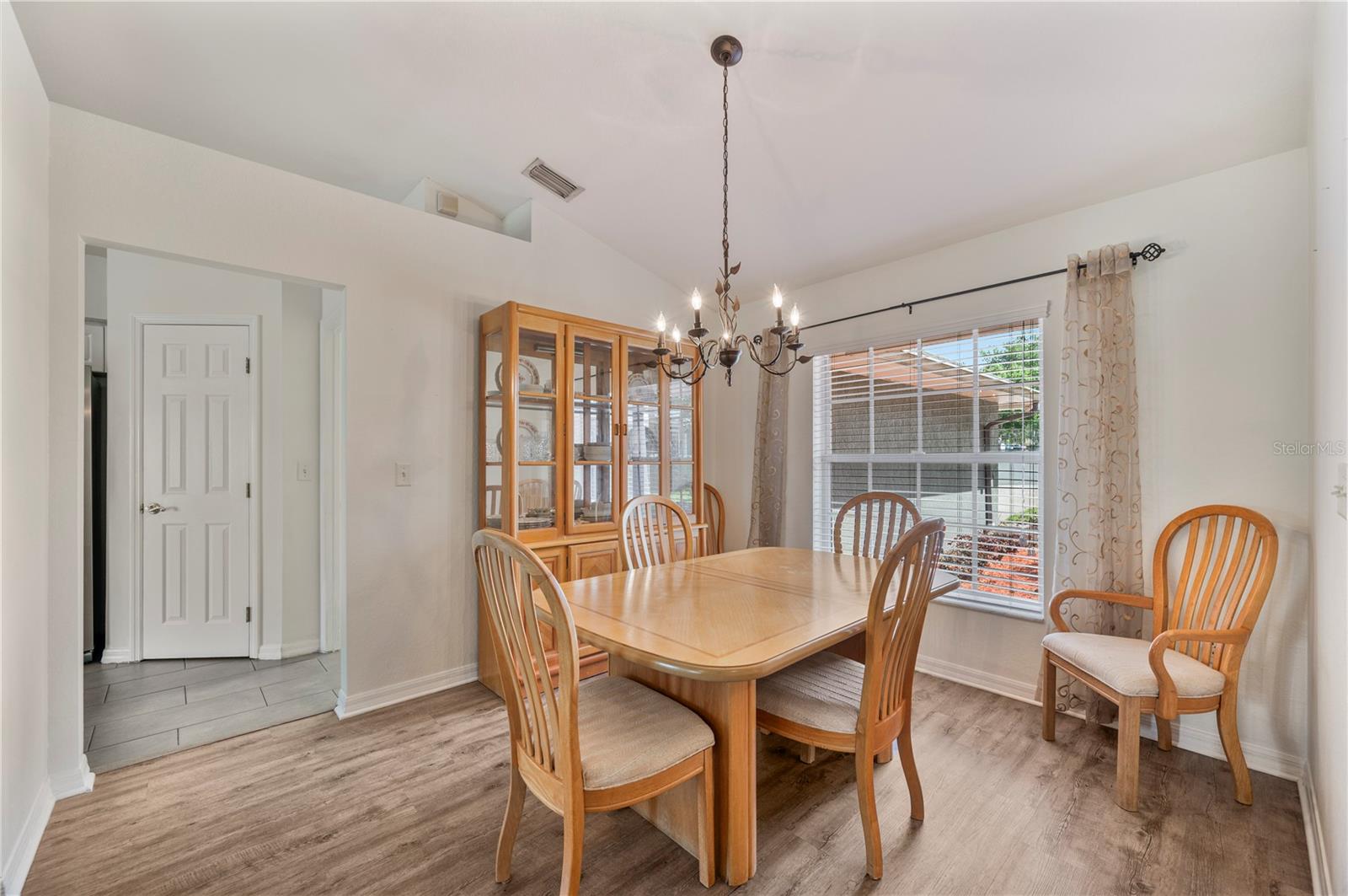 Image 8 of 50 For 5711 Manchester Drive E