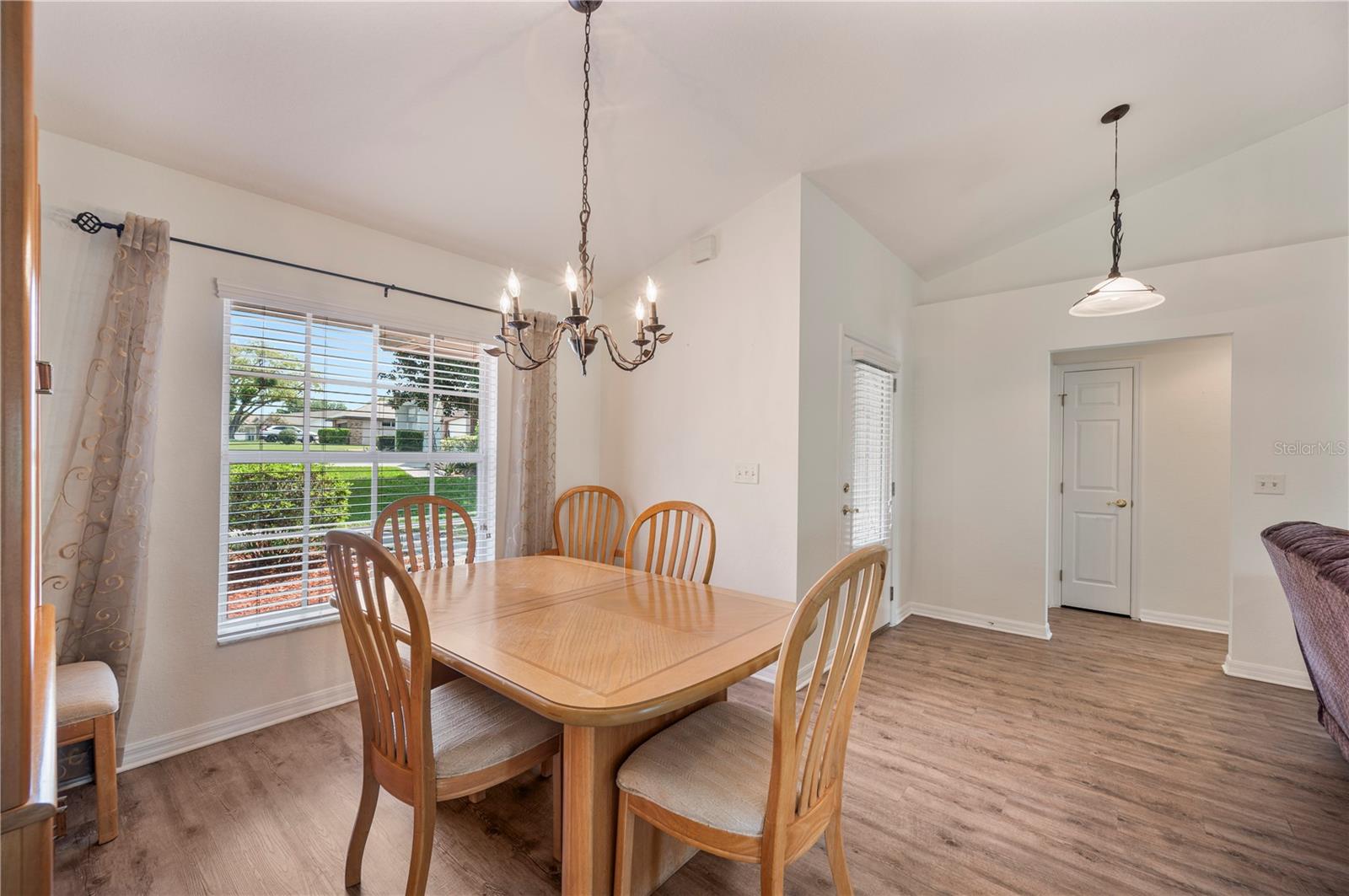 Image 9 of 50 For 5711 Manchester Drive E