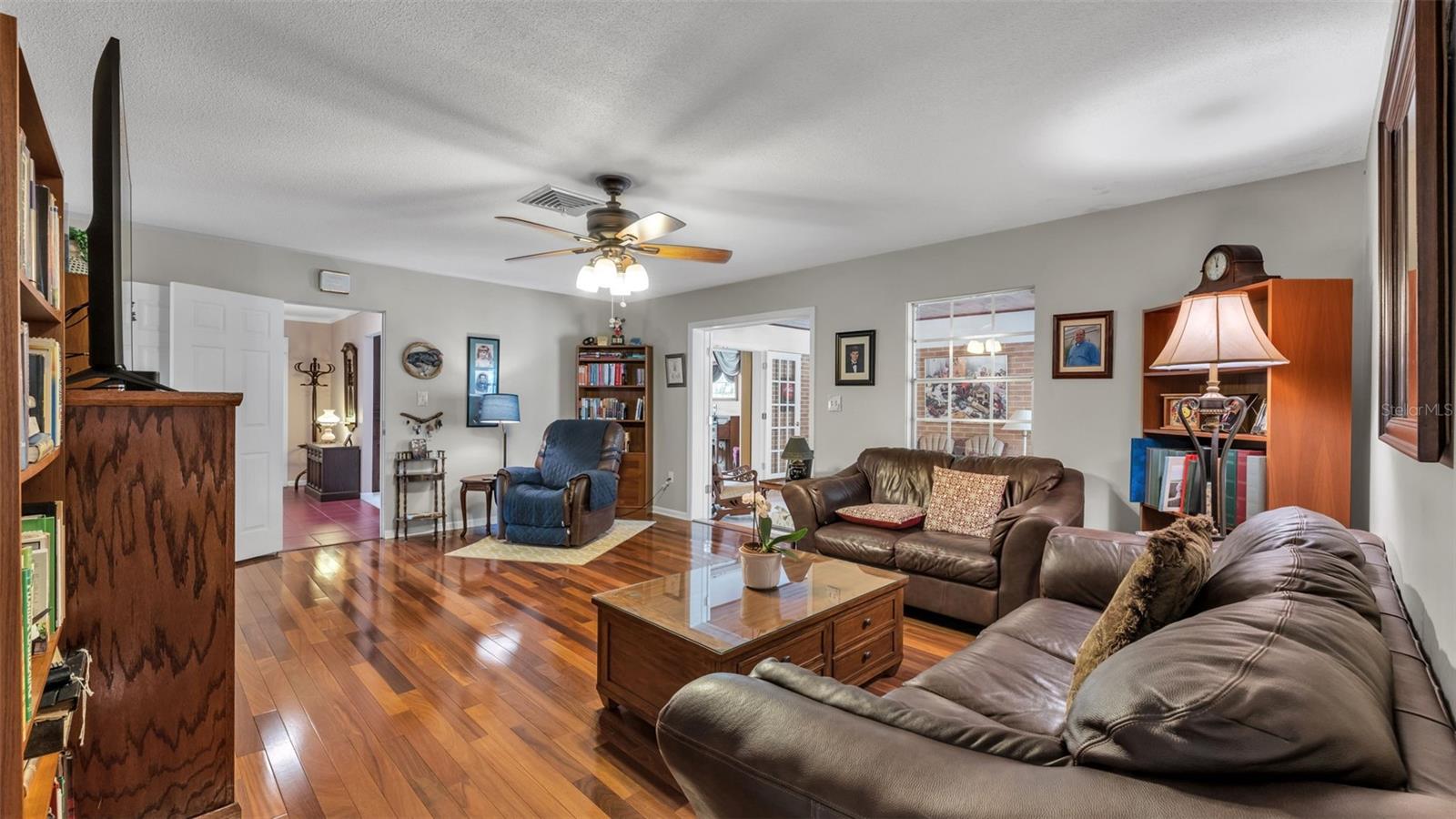 Image 14 of 63 For 901 Woodward Street