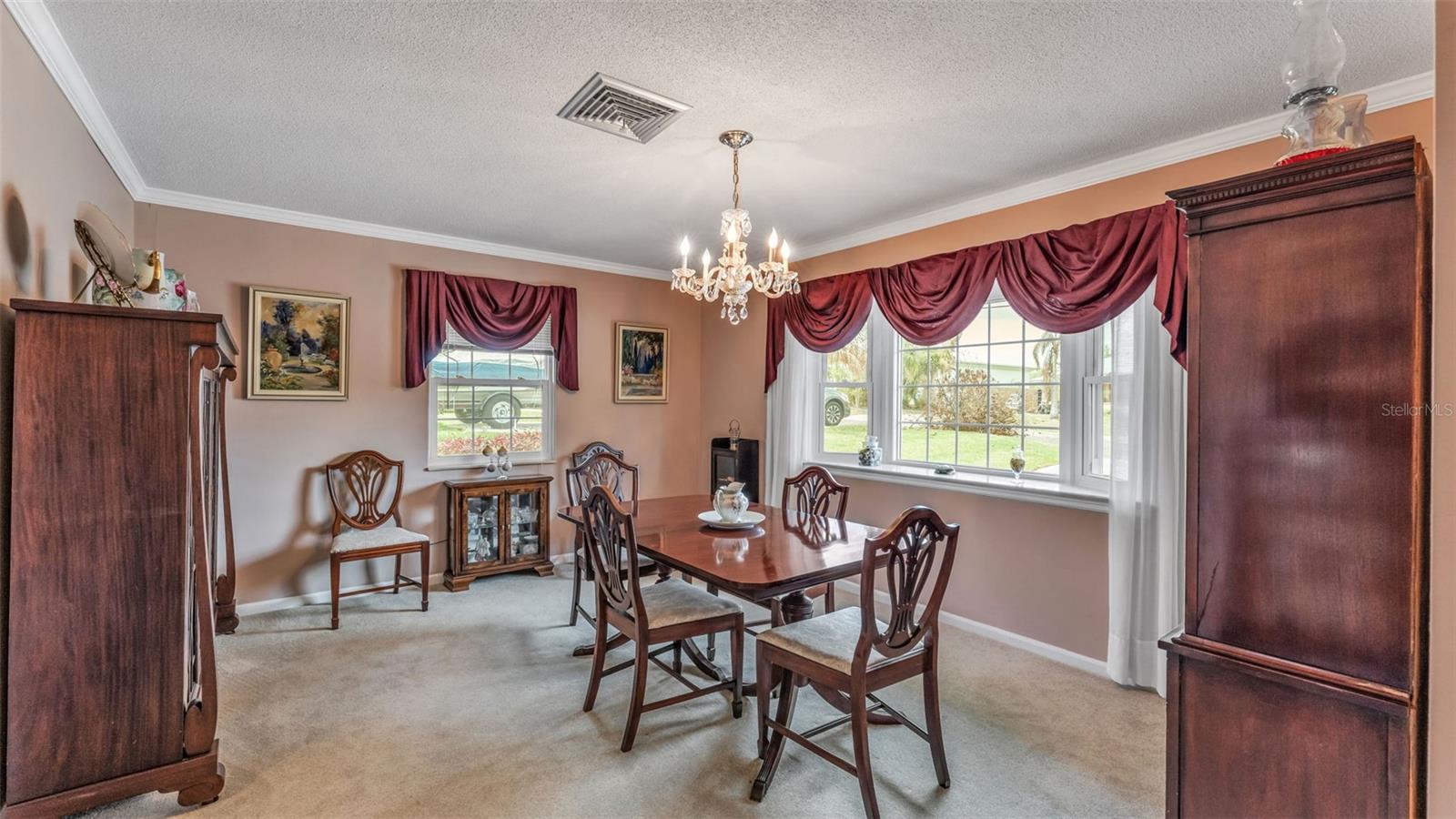 Image 18 of 63 For 901 Woodward Street