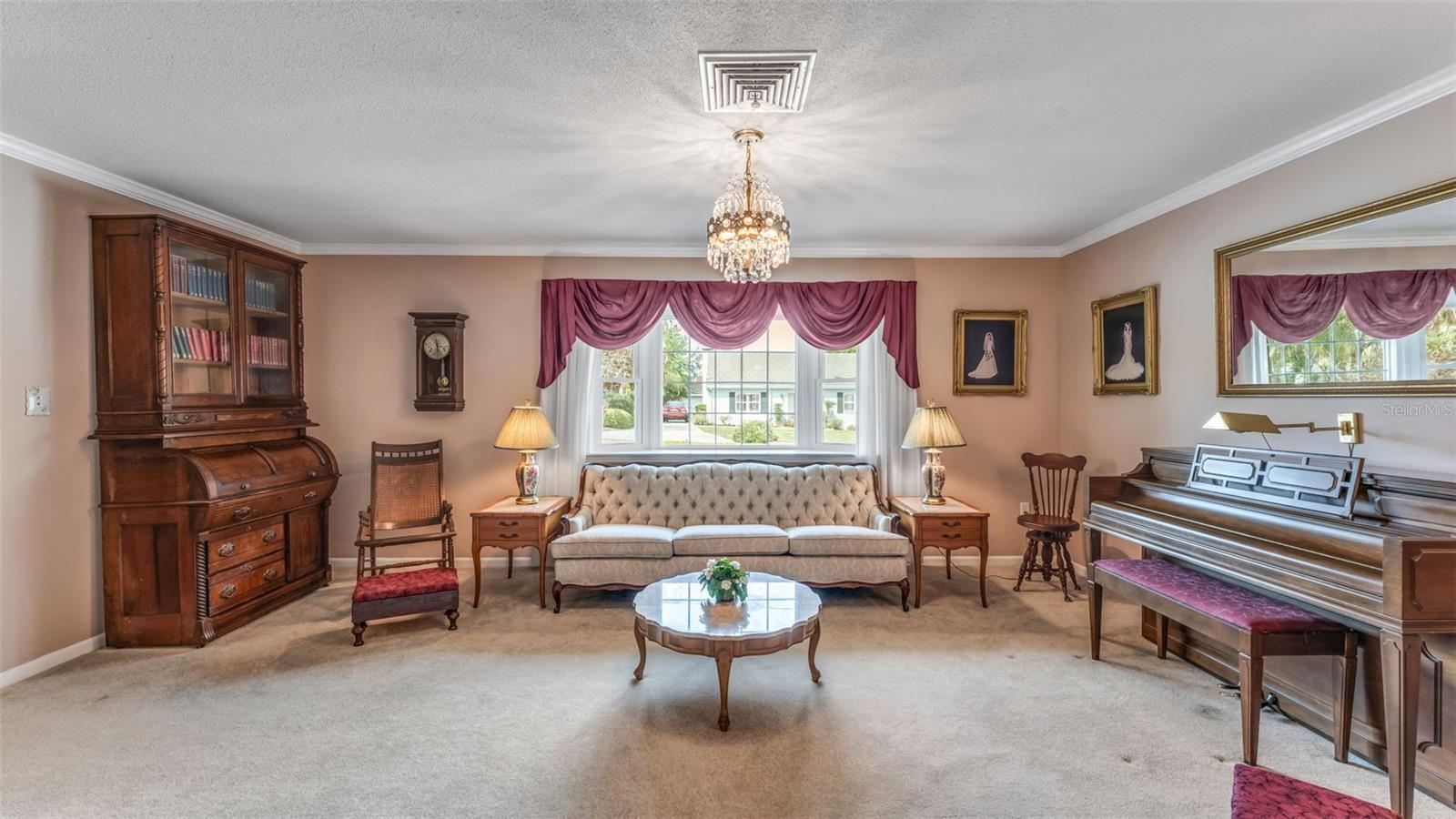 Image 20 of 63 For 901 Woodward Street