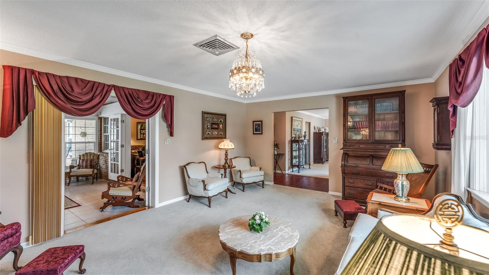 Image 21 of 63 For 901 Woodward Street