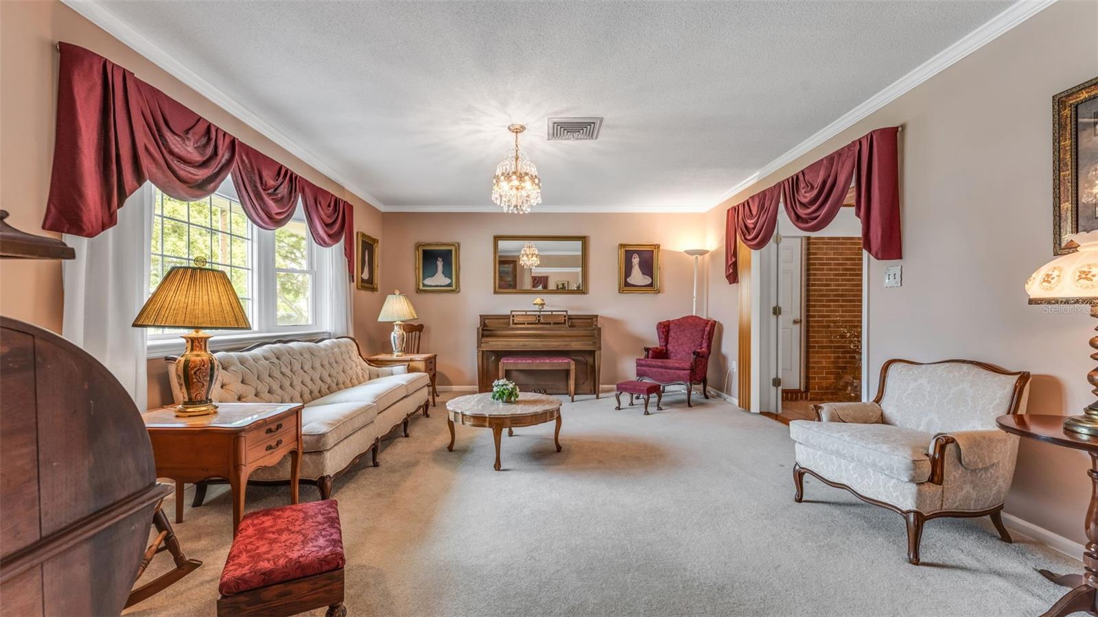 Image 22 of 63 For 901 Woodward Street