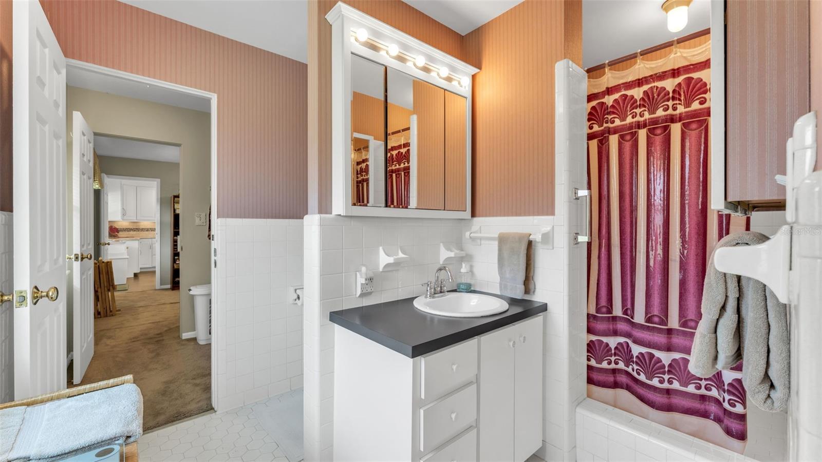 Image 28 of 63 For 901 Woodward Street