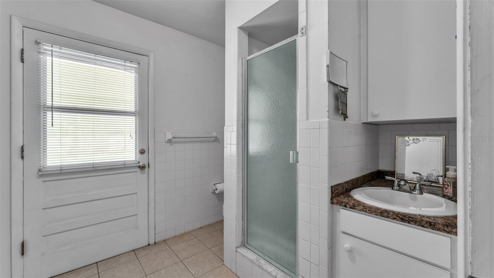 Image 39 of 63 For 901 Woodward Street