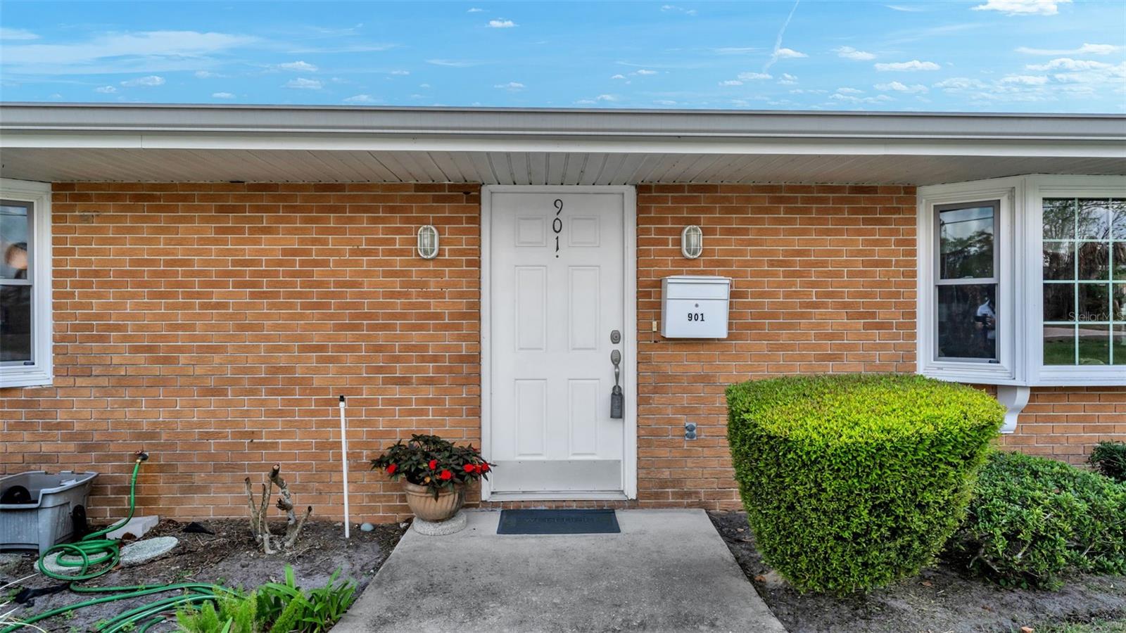 Image 5 of 63 For 901 Woodward Street