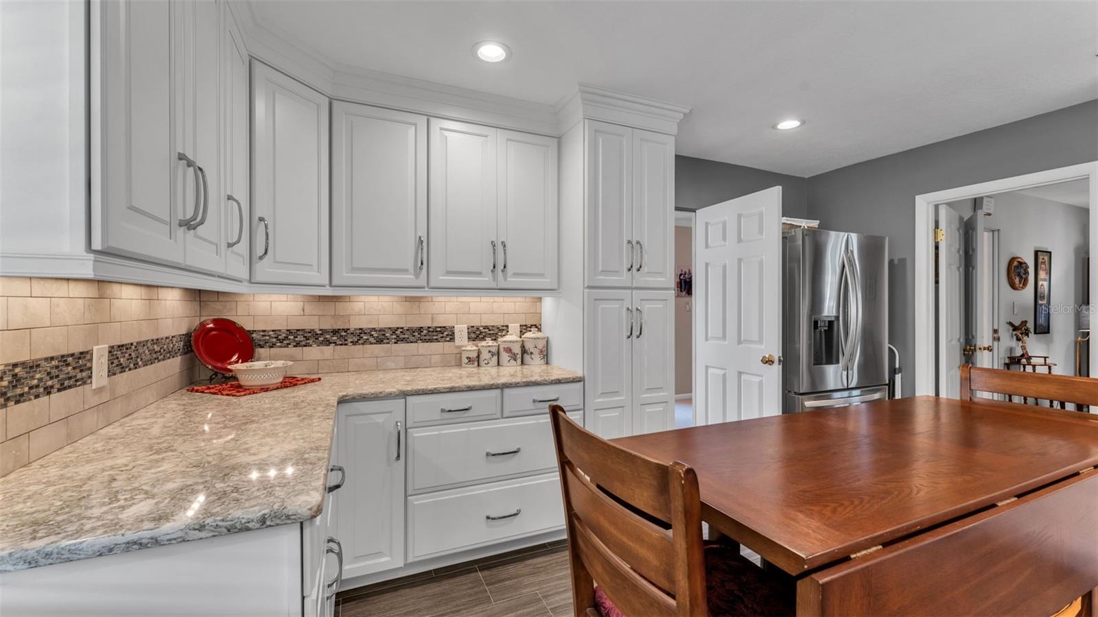 Image 6 of 63 For 901 Woodward Street