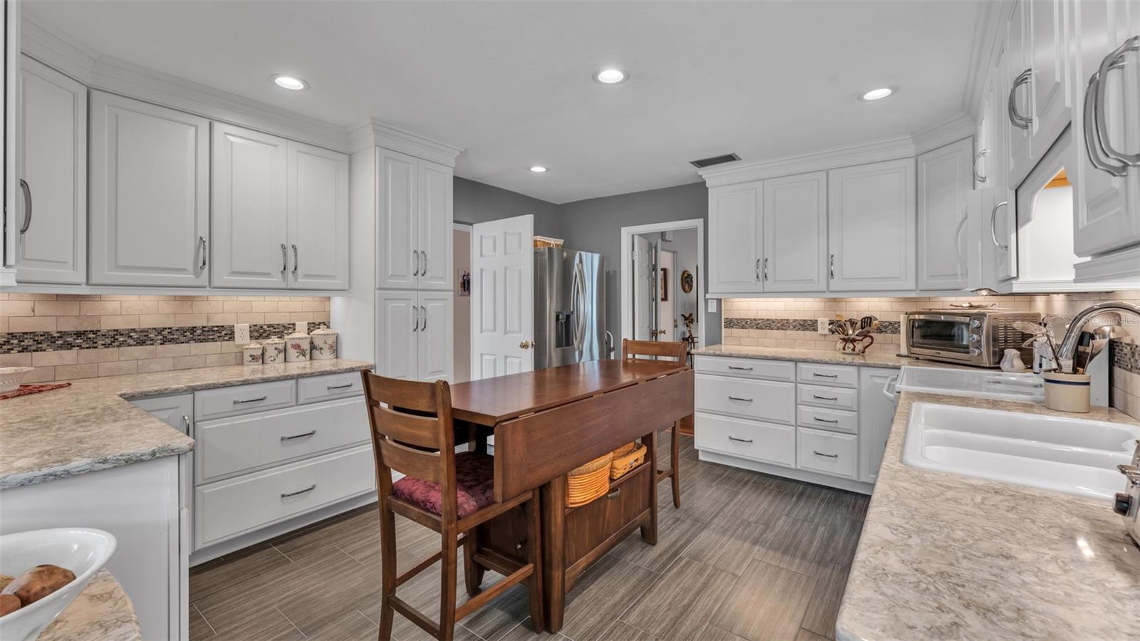 Image 7 of 63 For 901 Woodward Street