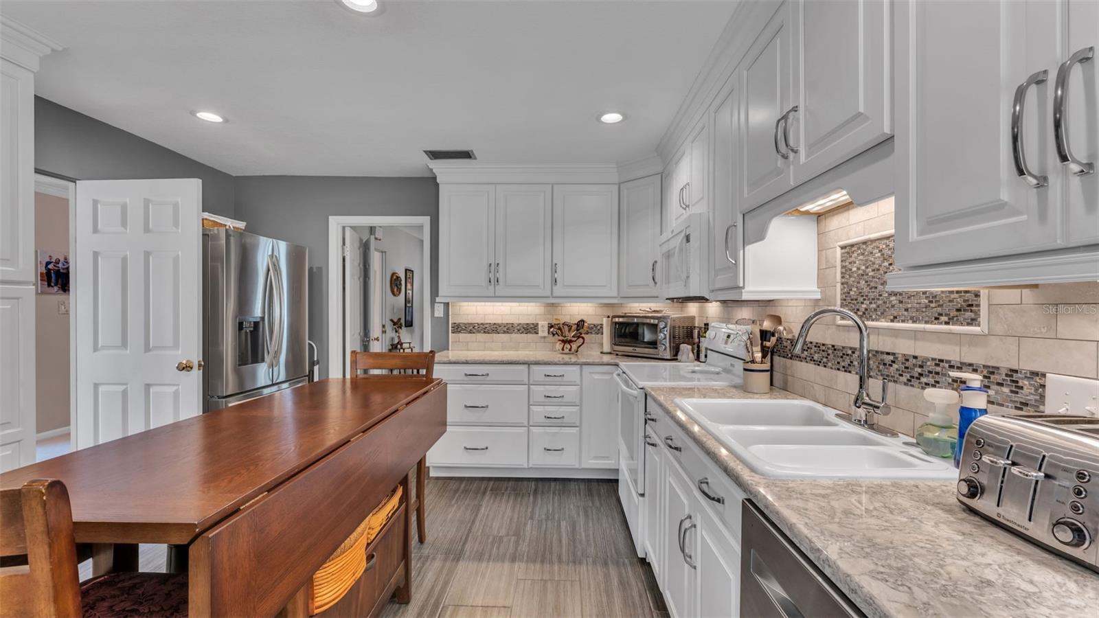 Image 9 of 63 For 901 Woodward Street