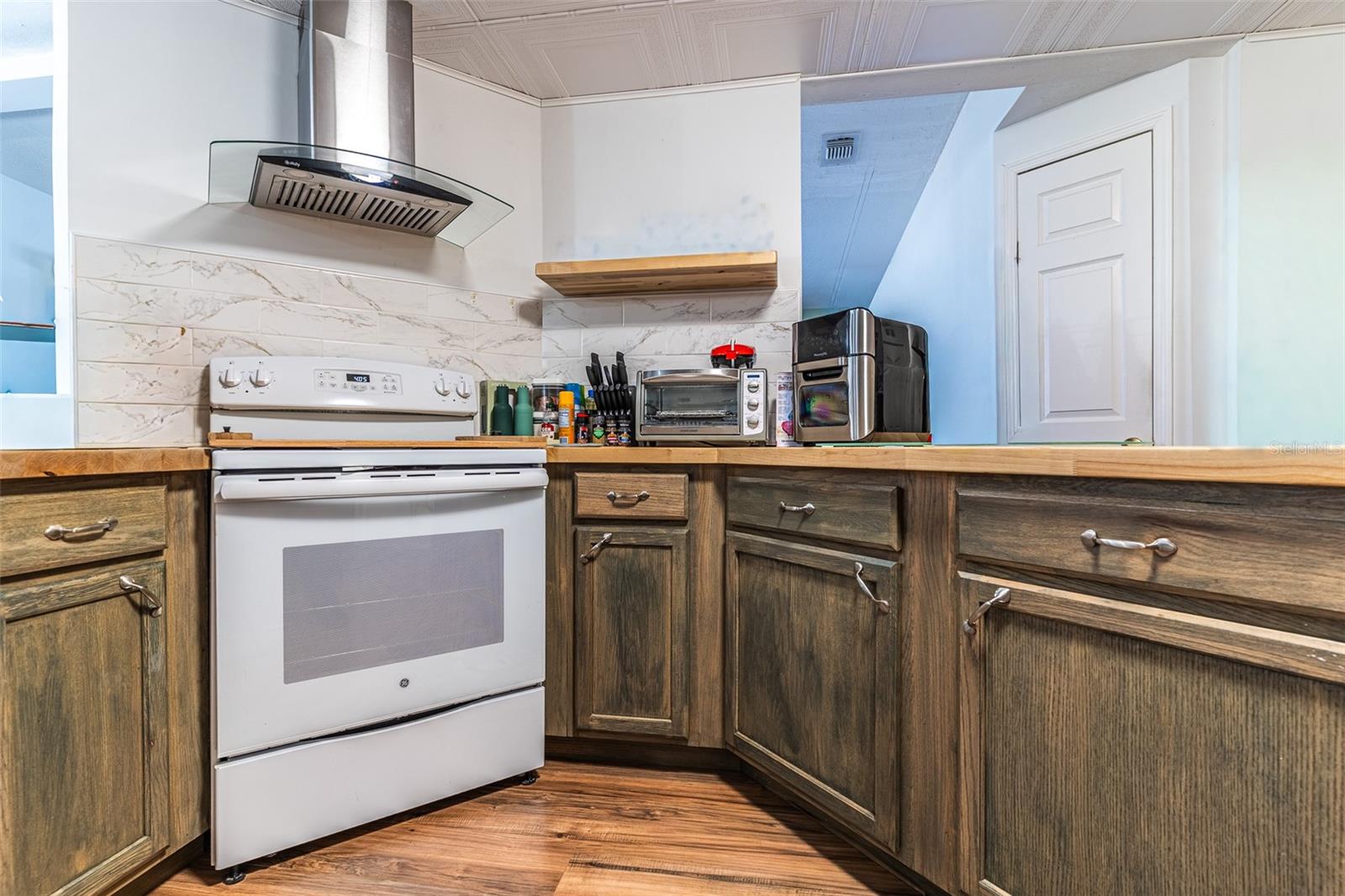 Image 7 of 28 For 6450 Hollyberry Lane Ne