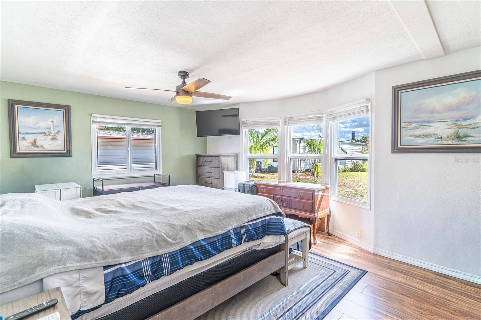 Image 9 of 28 For 6450 Hollyberry Lane Ne