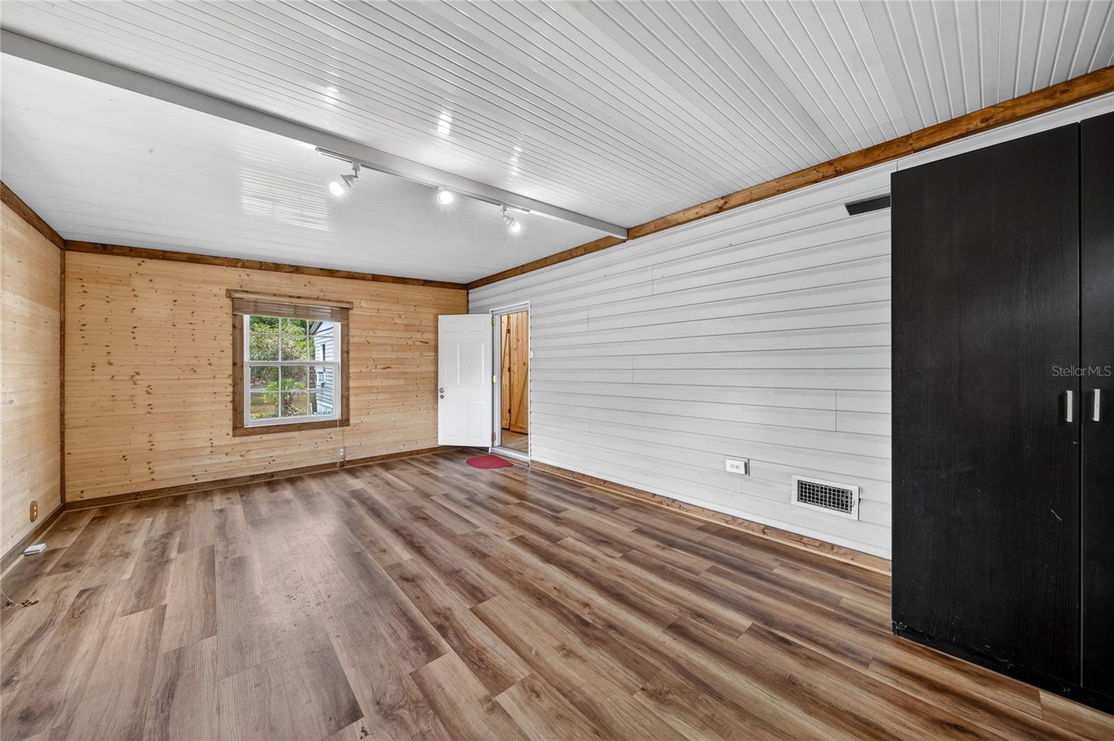 Image 18 of 26 For 4710 Village Drive