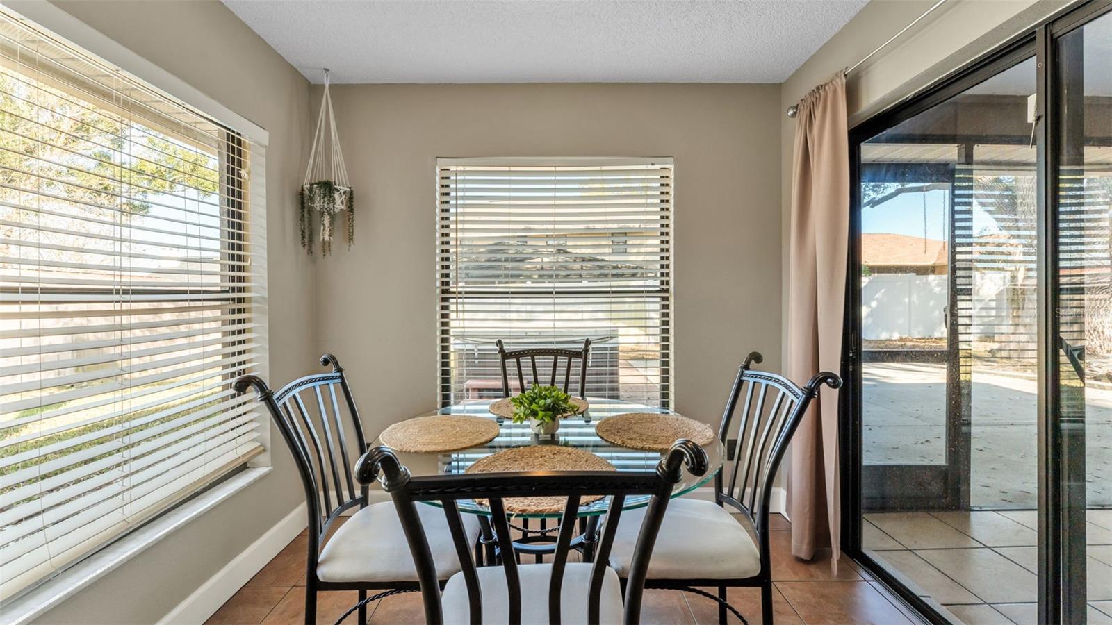 Image 12 of 40 For 804 Scott Lake Village N